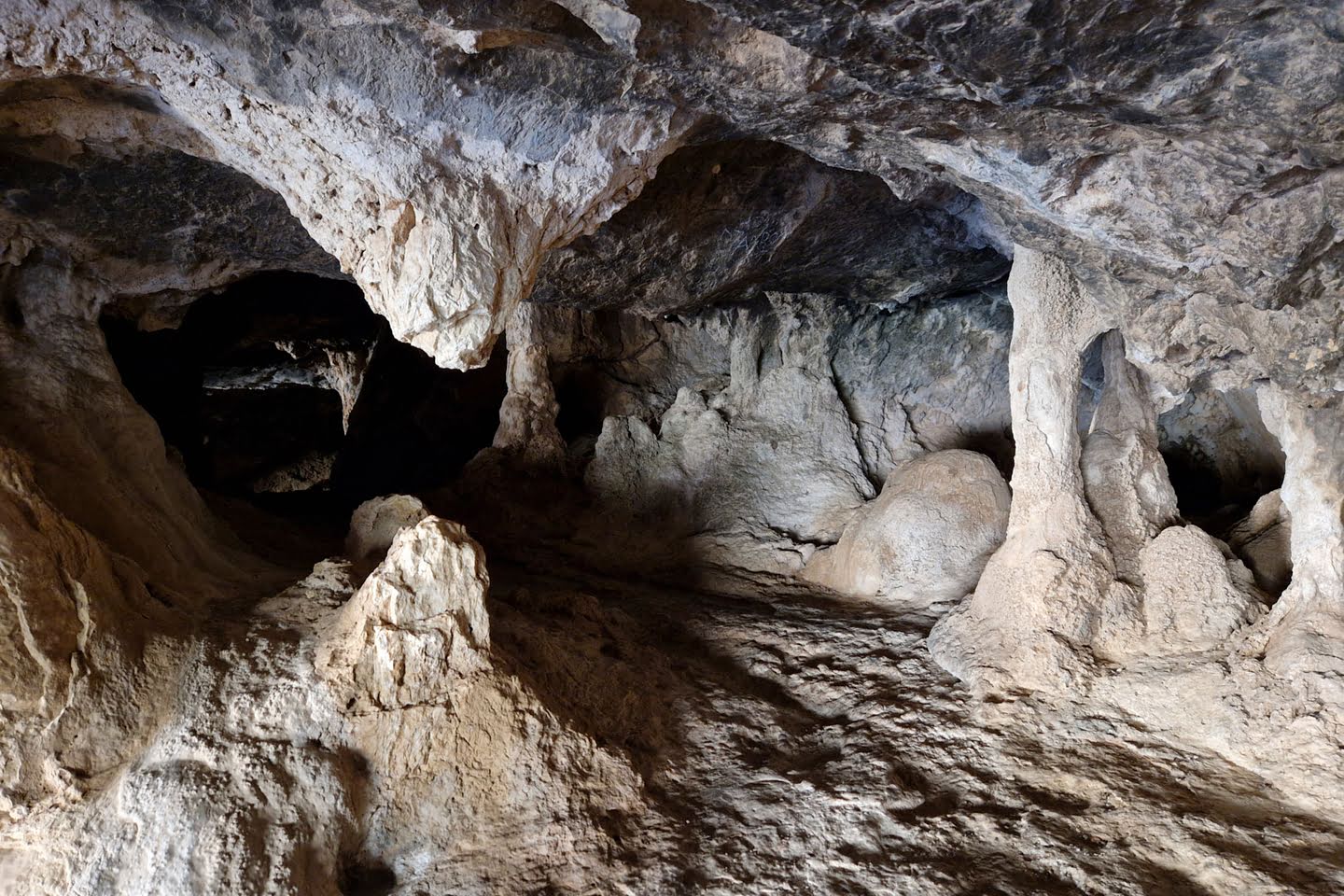 De grot van Milatos